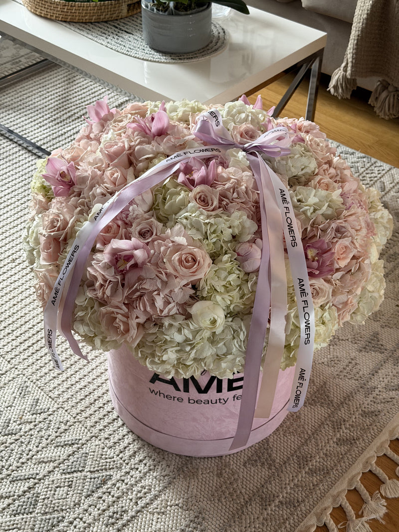 Petite Chérie XXL Box — Blush Ivory Roses · Floral Boxes by Ame Flowers