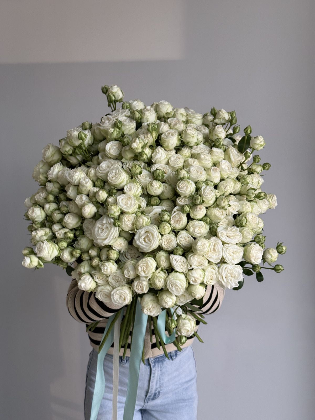Premium Dutch Bombastic Garden Spray Roses — White Garden Spray Roses · Roses by Ame Flowers